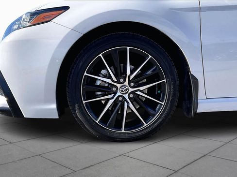 Used 2022 Toyota Camry SE image 10