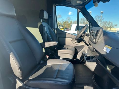Used 2021 Mercedes-Benz Sprinter 3500 image 27