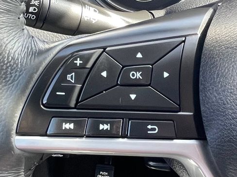 Used 2017 Nissan Rogue SV FWD image 17