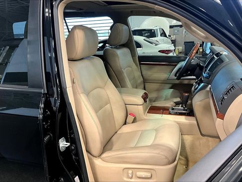 Used 2015 Toyota Land Cruiser image 9