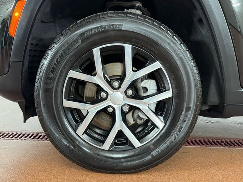 Used 2024 Jeep Grand Cherokee Limited image 8