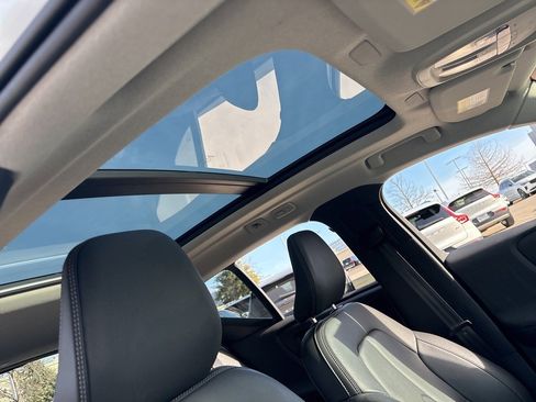 Certified 2025 Volvo XC40 B5 Core image 15