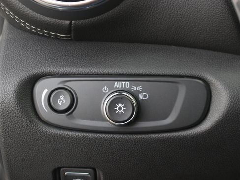 Used 2023 Chevrolet Blazer LT image 32