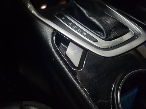 Used 2018 Ford Edge Titanium w/ Technology Package image 35