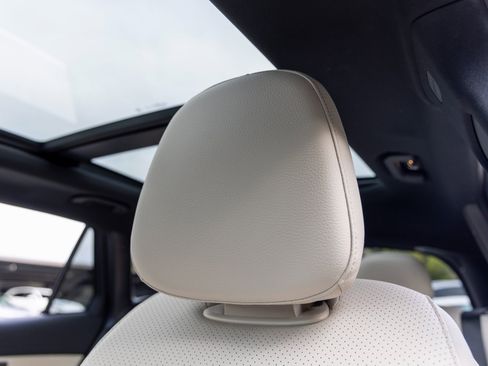 Used 2025 Mercedes-Benz GLC 350e 4MATIC image 29