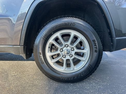 Used 2018 Jeep Grand Cherokee Laredo image 10