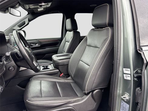 Used 2023 Chevrolet Suburban Premier image 21