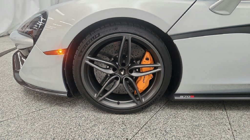 Used 2019 McLaren 570S Spider RWD image 16