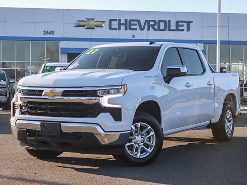 Used 2022 Chevrolet Silverado 1500 LT image 1
