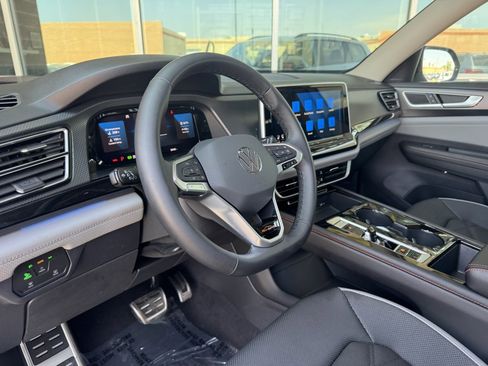 Used 2024 Volkswagen Atlas Peak Edition SE image 31