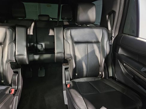 Used 2020 Ford Expedition XLT w/ Equipment Group 202A AWD/4WD image 14