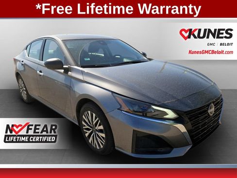 Used 2025 Nissan Altima 2.5 SV FWD image 1