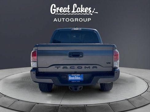 Used 2022 Toyota Tacoma TRD Sport w/ Technology Package AWD/4WD image 4