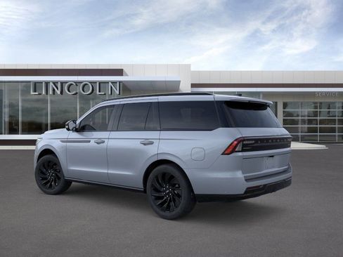 New 2025 Lincoln Navigator Reserve w/ Jet Appearance Package AWD/4WD image 4