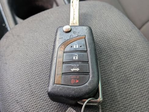 Used 2020 Toyota Corolla LE image 28