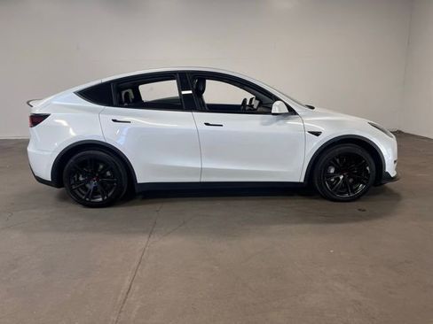 Used 2021 Tesla Model Y 2WD image 2