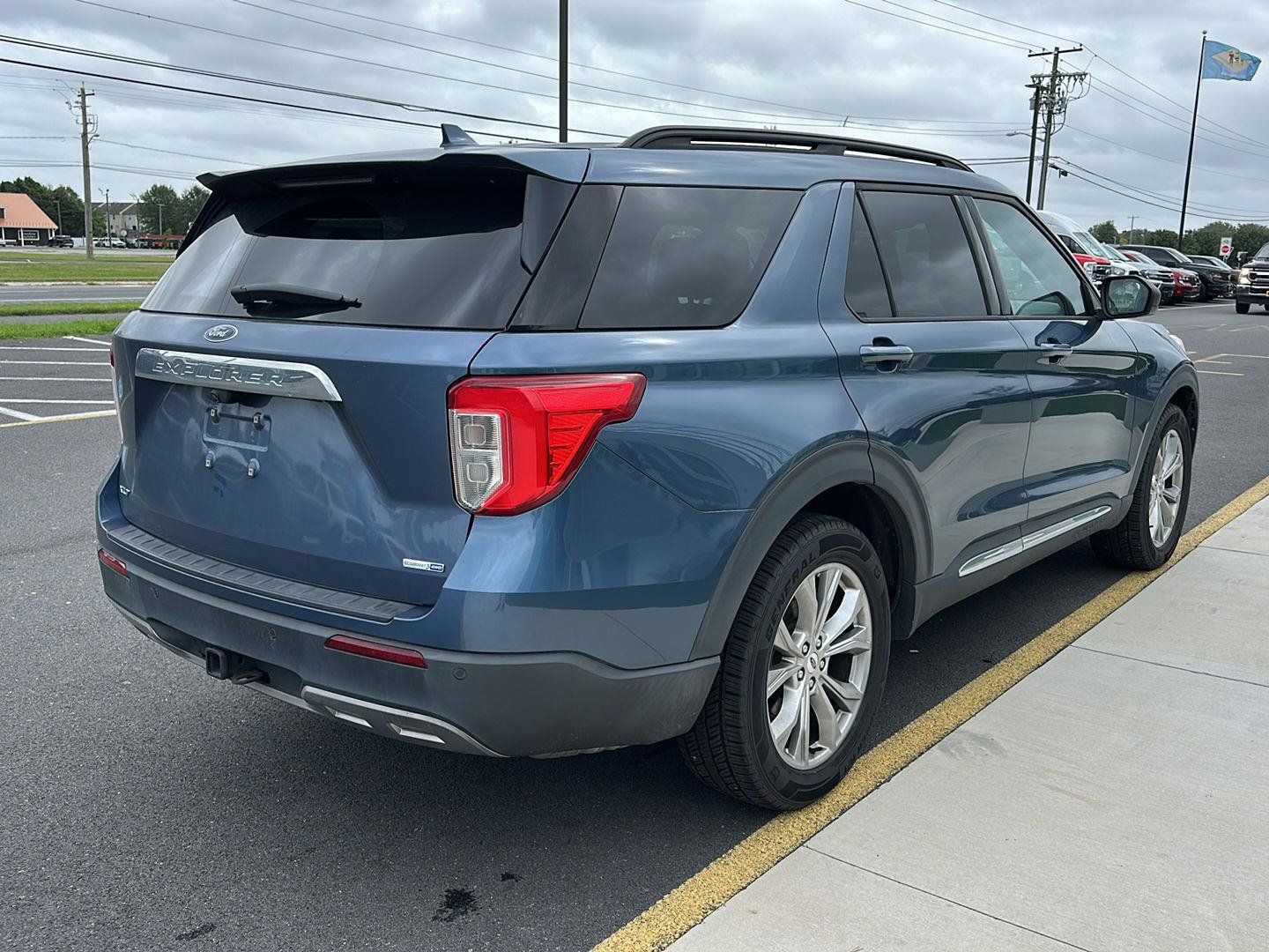 Used 2020 Ford Explorer XLT w/ Equipment Group 202A AWD/4WD image 5