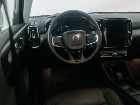 Used 2025 Volvo XC40 B5 Core image 18