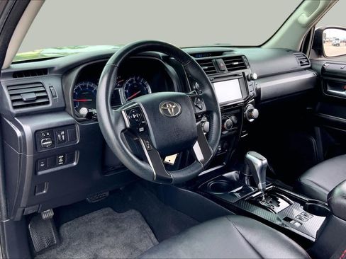 Used 2017 Toyota 4Runner TRD Off-Road Premium AWD/4WD image 17