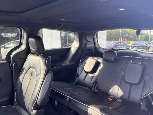 Used 2026 Chrysler Pacifica Limited w/ S Appearance Package FWD image 6