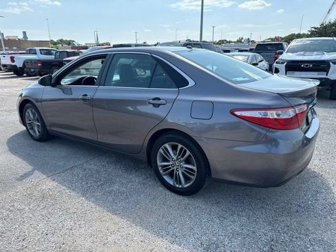 Used 2016 Toyota Camry SE w/ Moonroof Package FWD image 4
