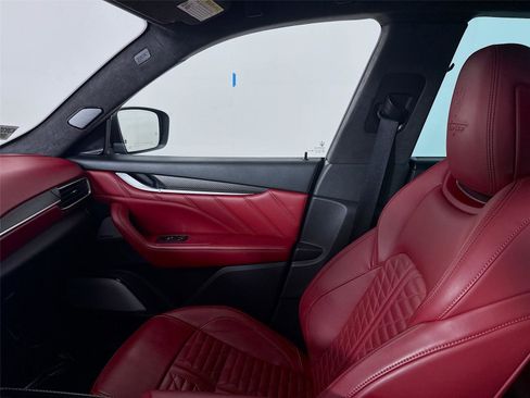 Used 2022 Maserati Levante Trofeo image 24
