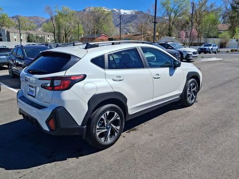 Used 2025 Subaru Crosstrek 2.0i Premium image 3