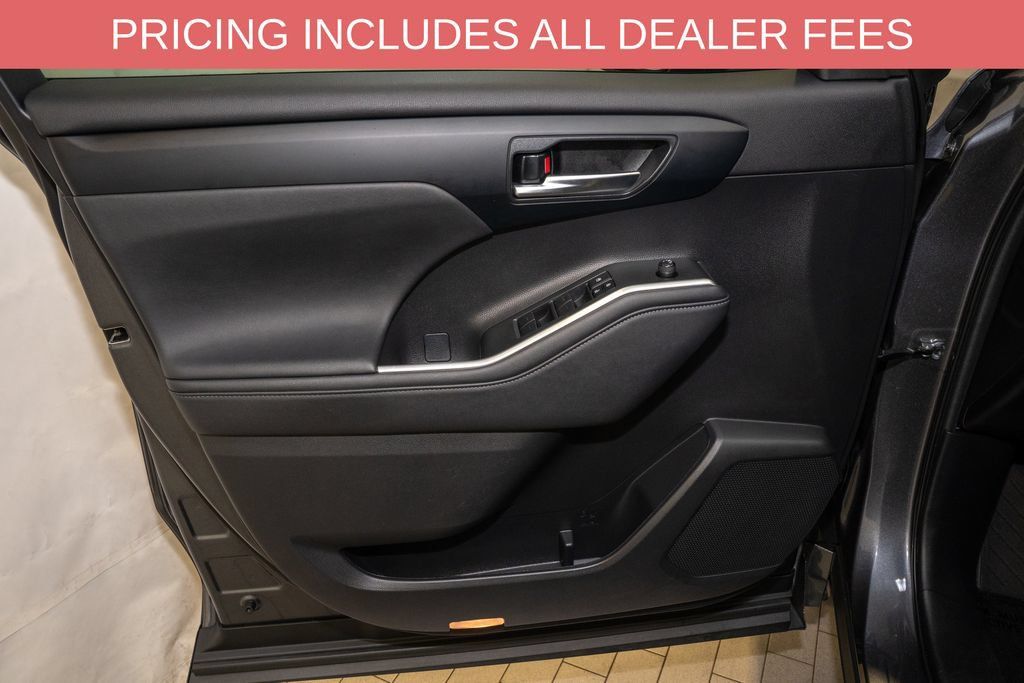 Used 2023 Toyota Highlander XSE AWD/4WD image 14