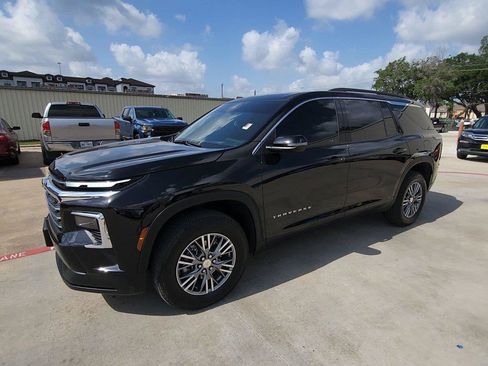 Certified 2025 Chevrolet Traverse LT FWD image 4