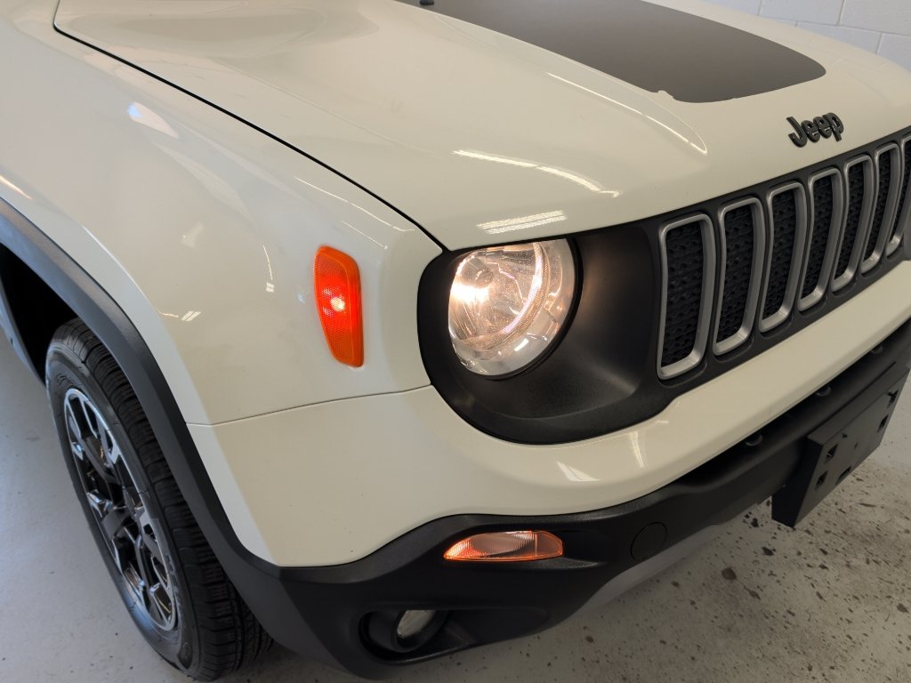 Used 2023 Jeep Renegade Latitude AWD/4WD image 5