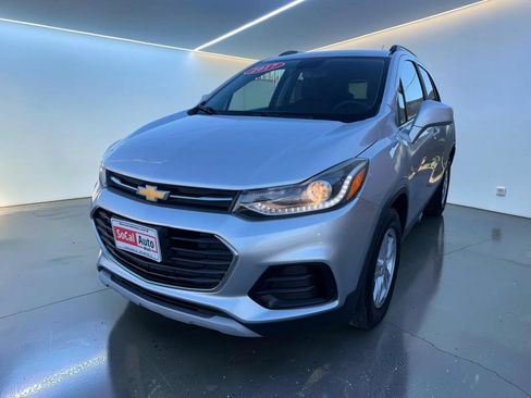 Used 2017 Chevrolet Trax LT FWD image 7