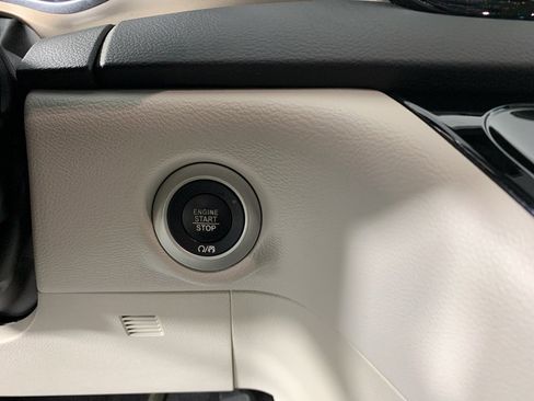 Used 2017 Chrysler Pacifica Touring-L Plus w/ Advanced Safetytec Group image 18