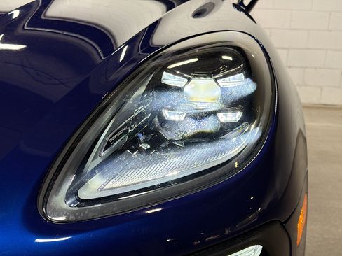 Used 2025 Porsche Macan image 10