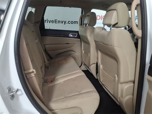 Used 2020 Jeep Grand Cherokee Laredo w/ Security & Convenience Group image 17