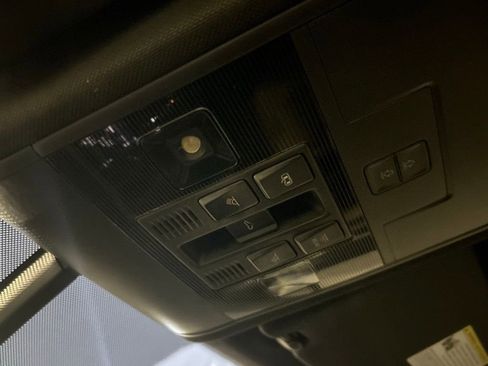 Used 2021 Volkswagen Atlas Cross Sport SE w/ Panoramic Sunroof Package image 57