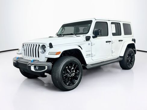Used 2023 Jeep Wrangler Unlimited Sahara AWD/4WD image 3