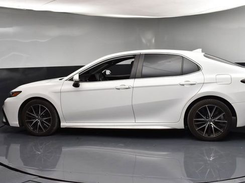 Used 2021 Toyota Camry SE FWD image 5