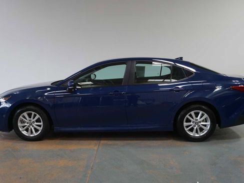 Used 2025 Toyota Camry LE image 2