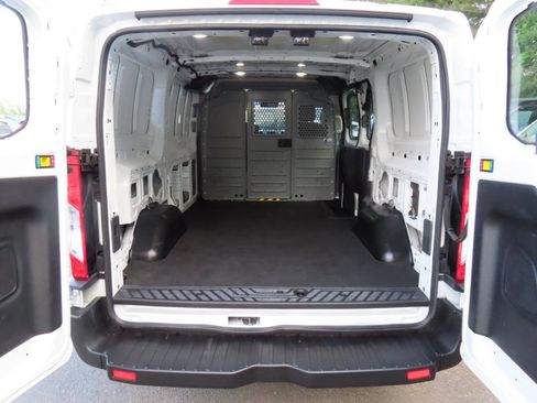 Used 2018 Ford Transit 250 130 Low Roof RWD image 13
