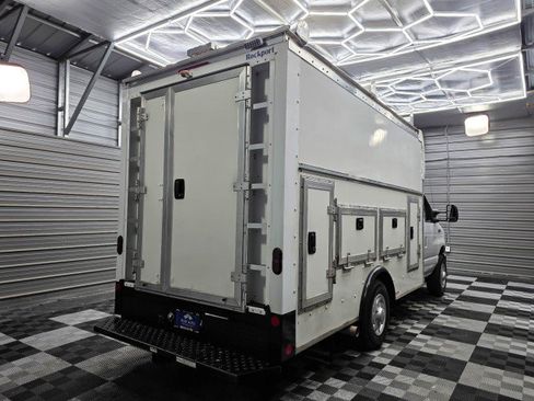 Used 2022 Ford E-350 and Econoline 350 Super Duty w/ Power Windows & Locks Group RWD image 6
