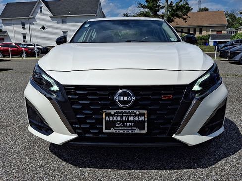 Certified 2023 Nissan Altima 2.5 SR w/ SR Premium Package FWD image 2