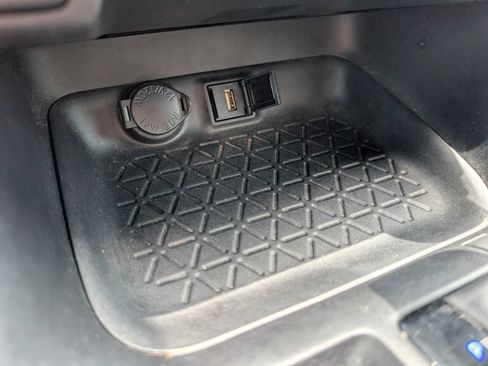 Used 2021 Toyota RAV4 LE FWD image 16