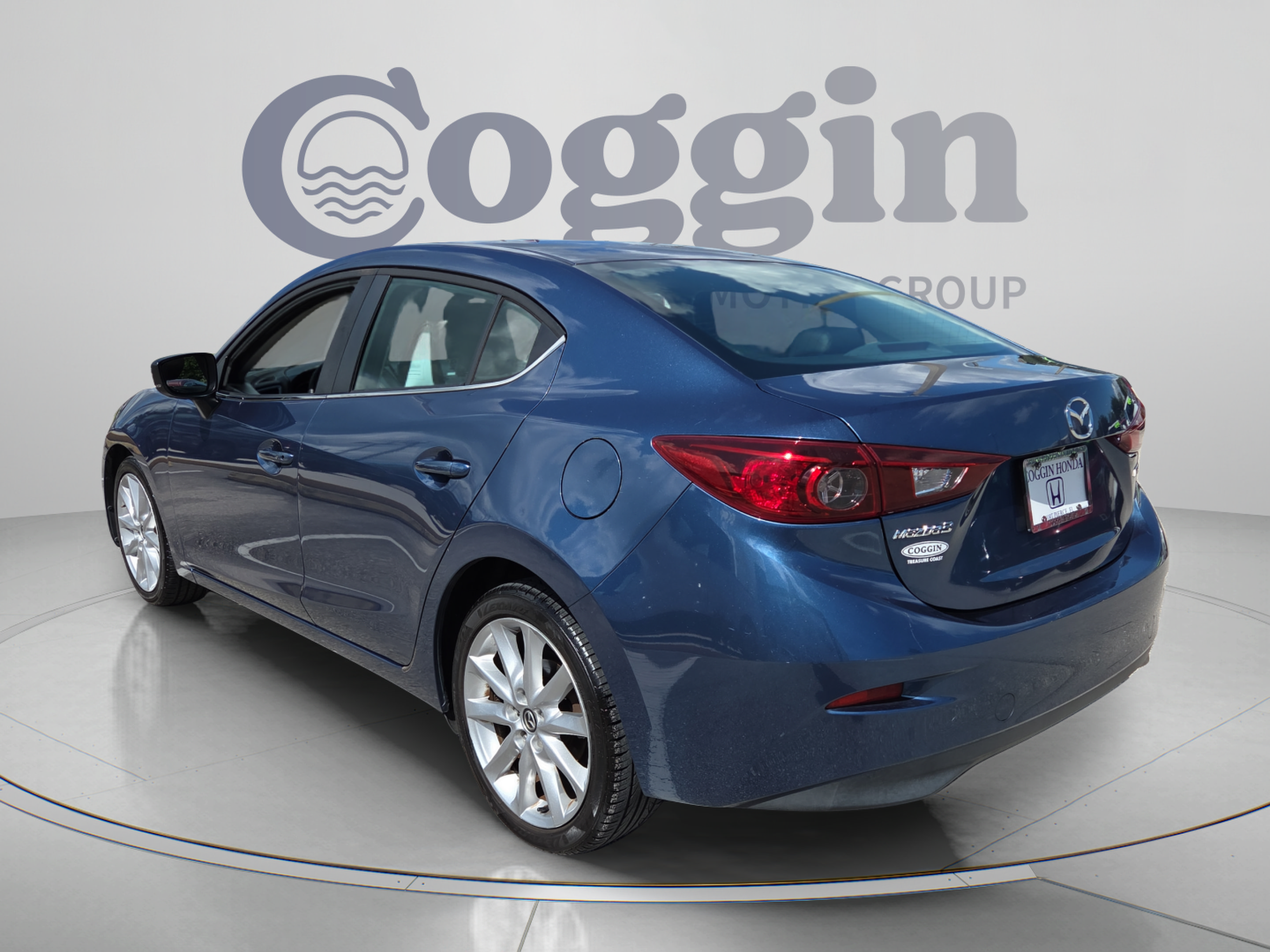 Used 2017 MAZDA MAZDA3 Touring FWD image 3