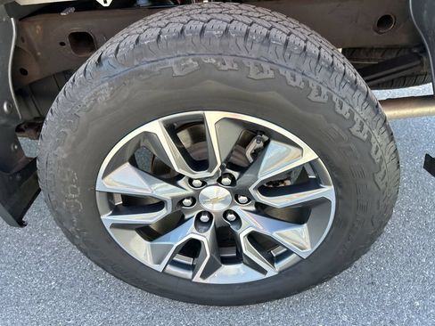 Used 2023 Chevrolet Silverado 1500 LT w/ Z71 Off-Road Package AWD/4WD image 10