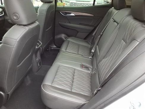 Used 2022 Buick Envision Avenir w/ Technology Package II image 7