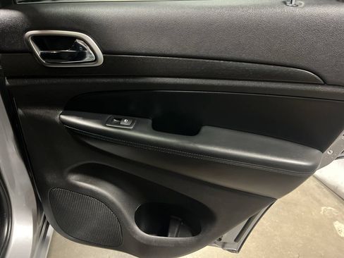 Used 2017 Jeep Grand Cherokee Altitude AWD/4WD image 17