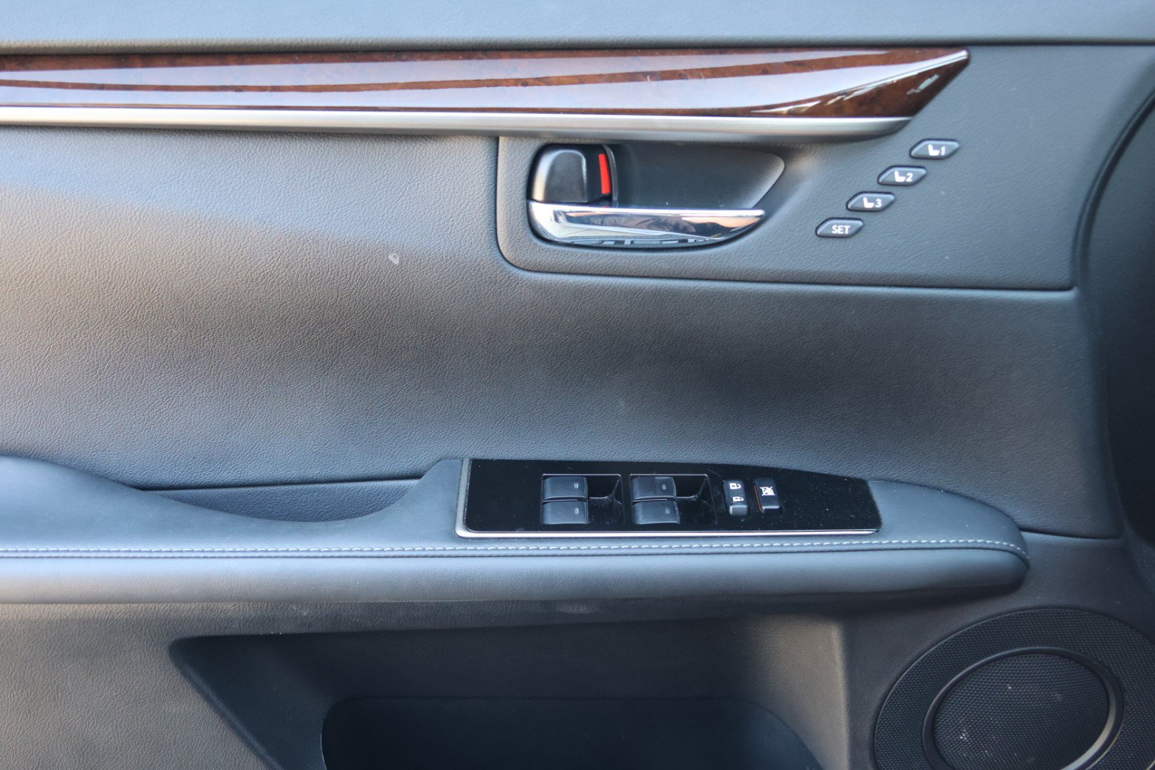 Used 2016 Lexus ES 350 w/ Premium Package w/Wood Trim FWD image 12