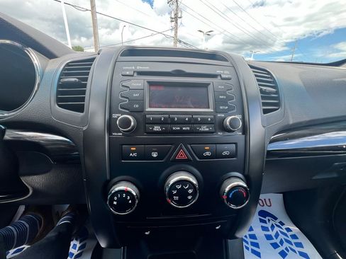Used 2012 Kia Sorento LX w/ Convenience Pkg FWD image 24
