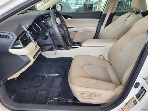 Used 2019 Toyota Camry LE image 3