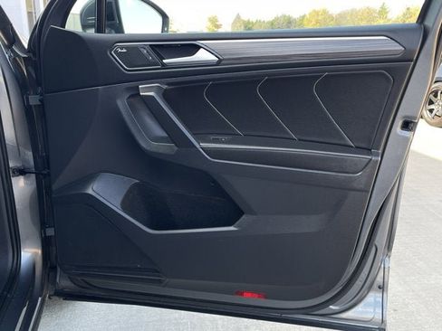 Used 2022 Volkswagen Tiguan SEL R-Line image 16